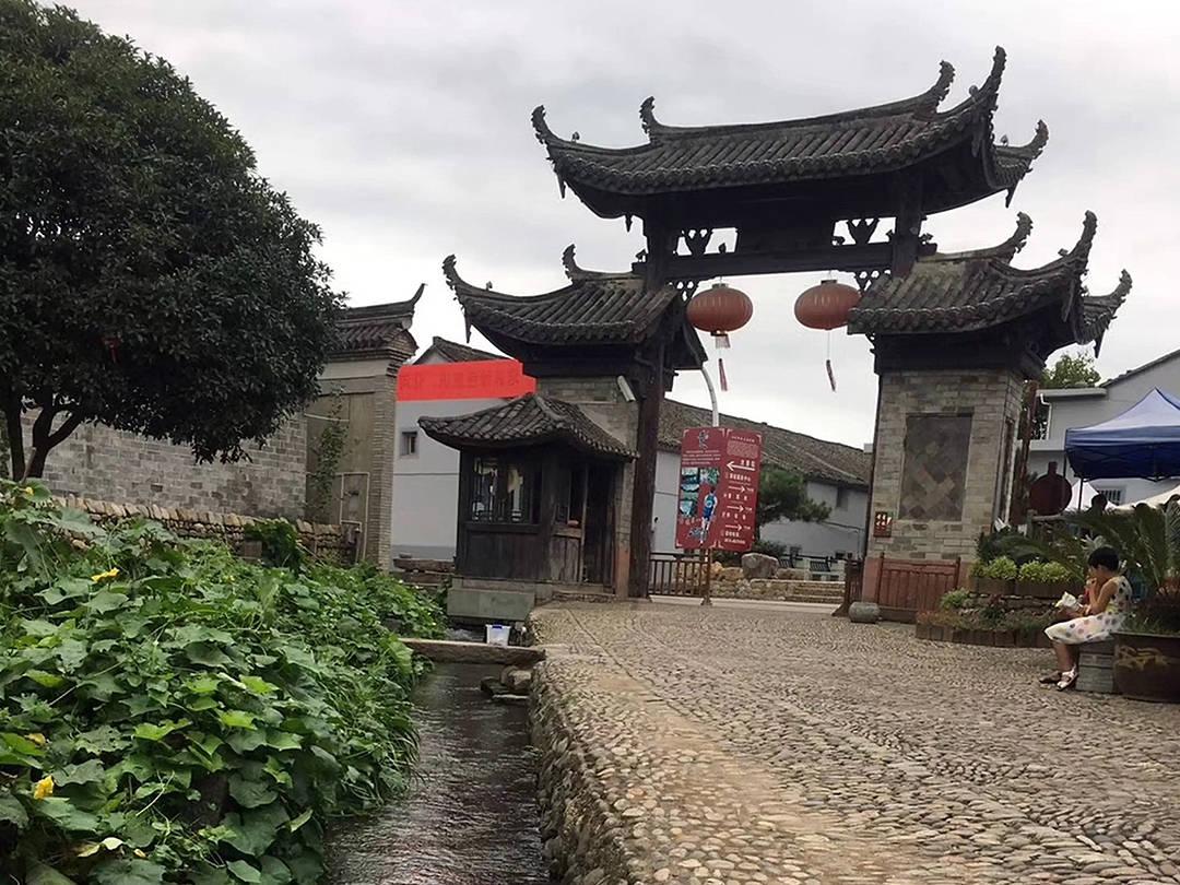 一个长方形长12厘米宽十厘米最多可以把它分成几个边长为3厘米的正方形？游戏画面